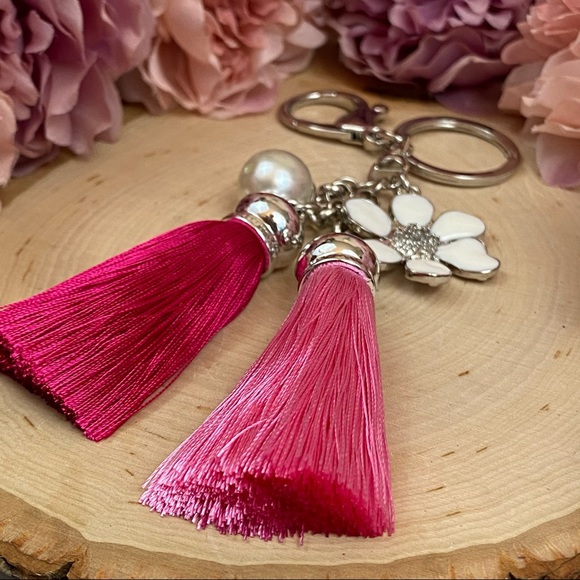 Chic Two Tone Pink Tassel Flower Pearl Keychain - Picture 10 of 16